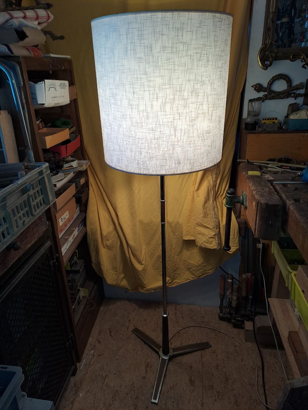 Lampade: Stehlampe Engeler um1970 – Usato da Gebenstorf venduto da suroh