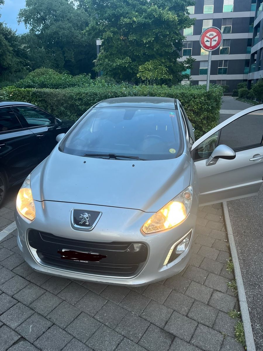 Peugeot Automobili: Peugeot 308 1.6 e-HDi Active automatic - 181’000km – Usato da Cologny venduto da ale_rr8m 1