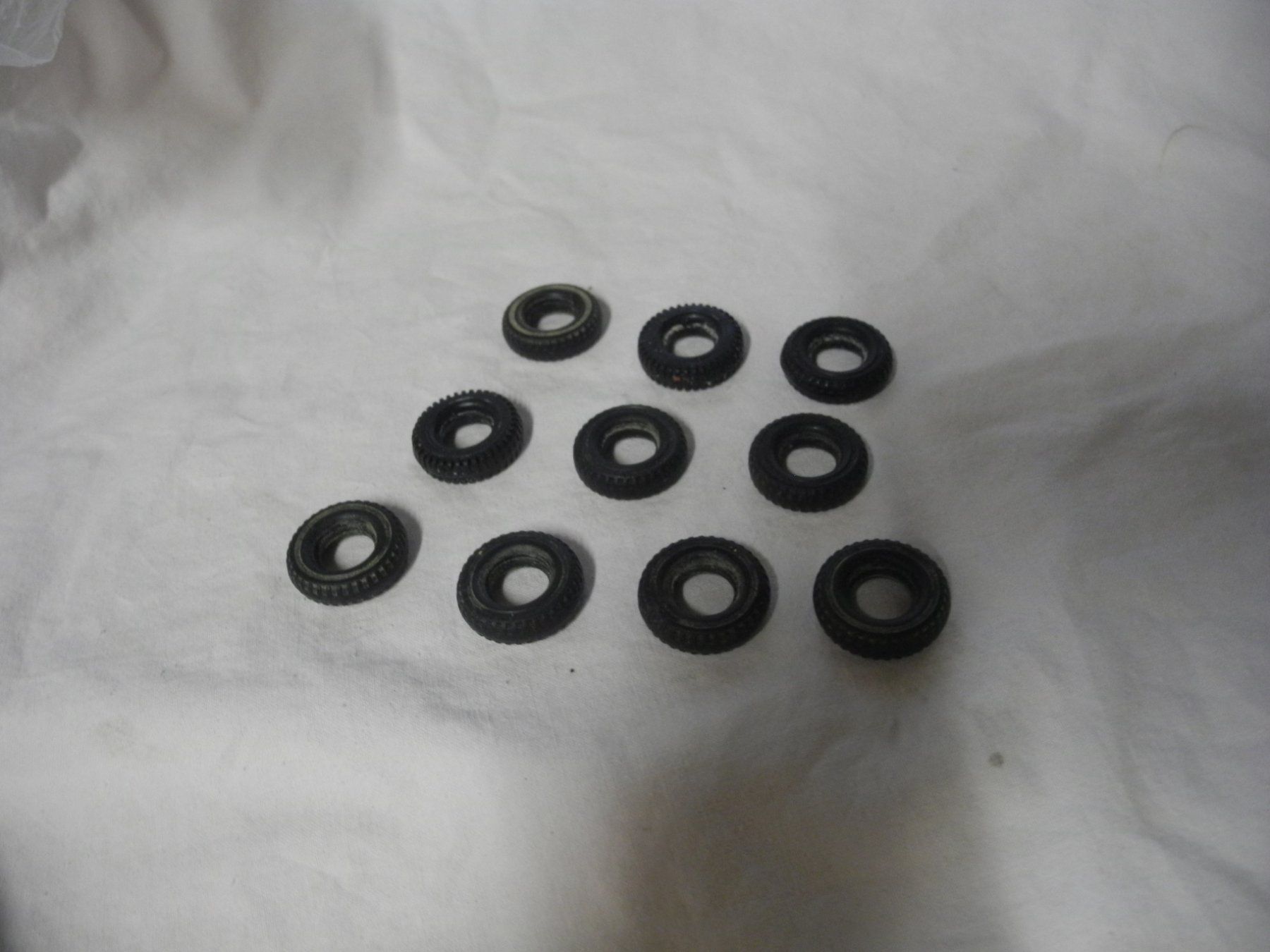 Modellini d'auto: KONVOLUT:  10  GEBRAUCHTE  PNEUS  DURCHMESSER: 2,5 CM – Usato da Gurtnellen venduto da Murmeli99