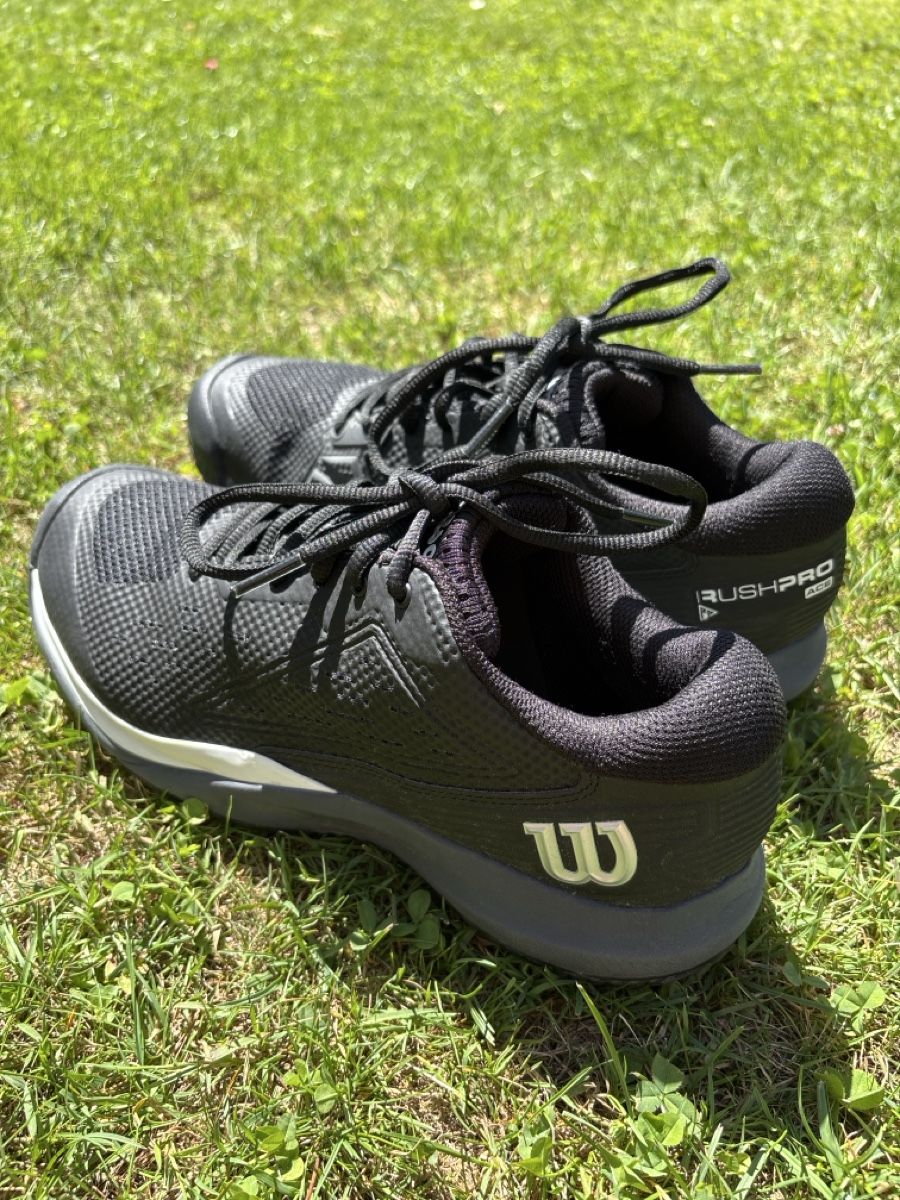 Wilson Scarpe per ragazzi: Tennisschuh Wilson gr 40 – Usato da Unterseen venduto da Jubrunner 1