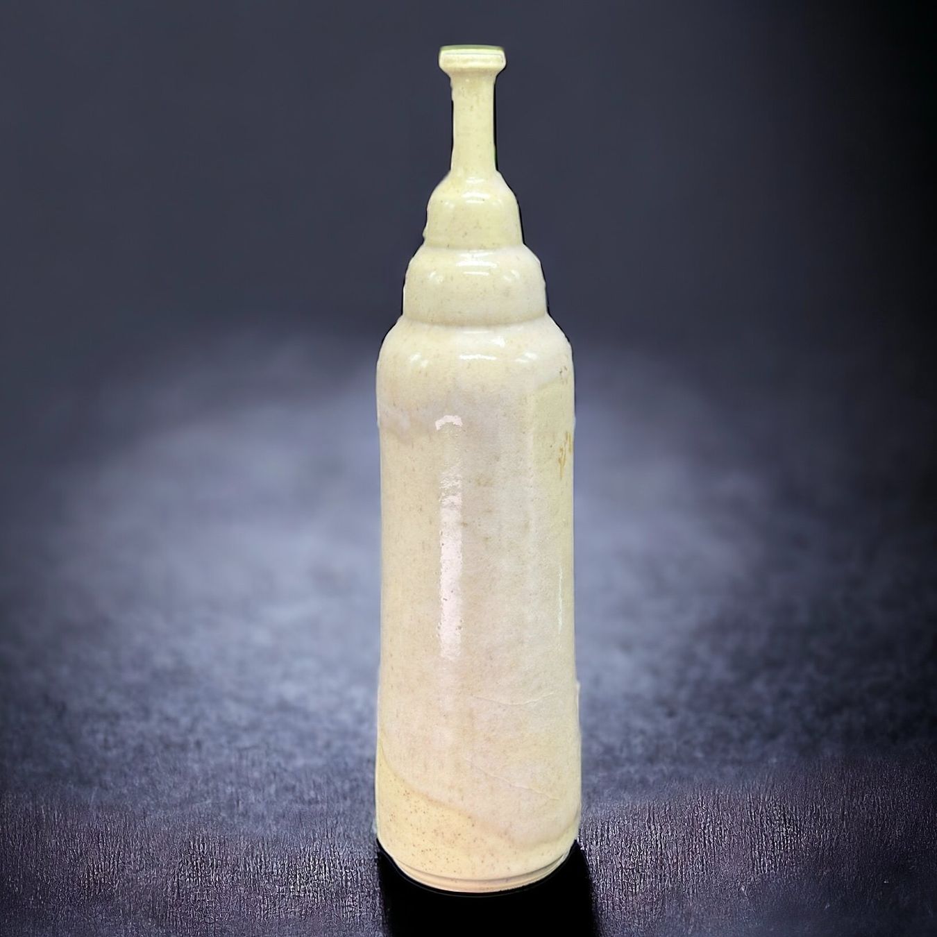 Vasen & Gefässe: Grand vase soliflore brutaliste en grès. Signé – Gebraucht aus Morges von deco.vintage