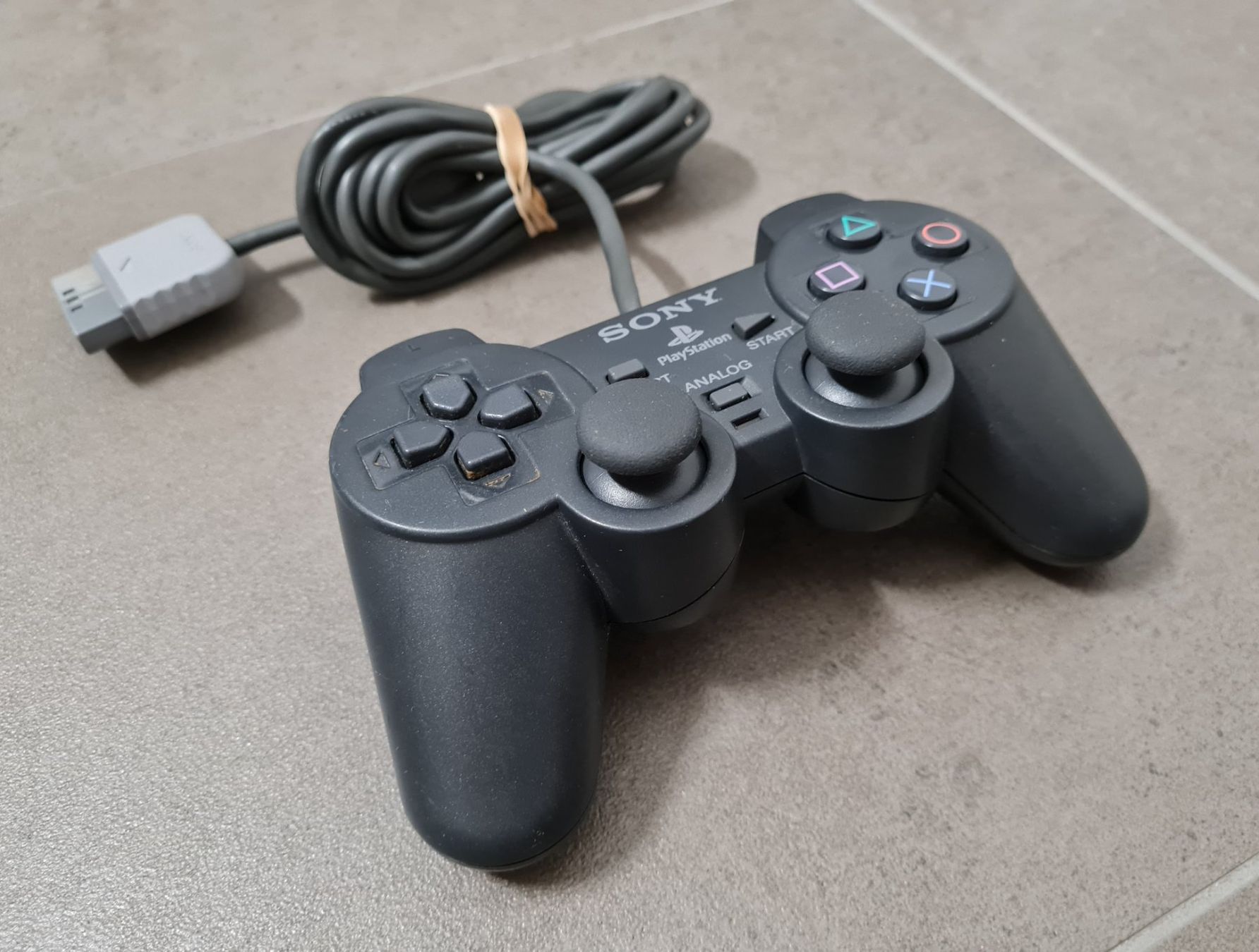 Sony Controller: Original PS1 Controller - schnelle Lieferung! – Usato da Birsfelden venduto da Dealgoenner24 2