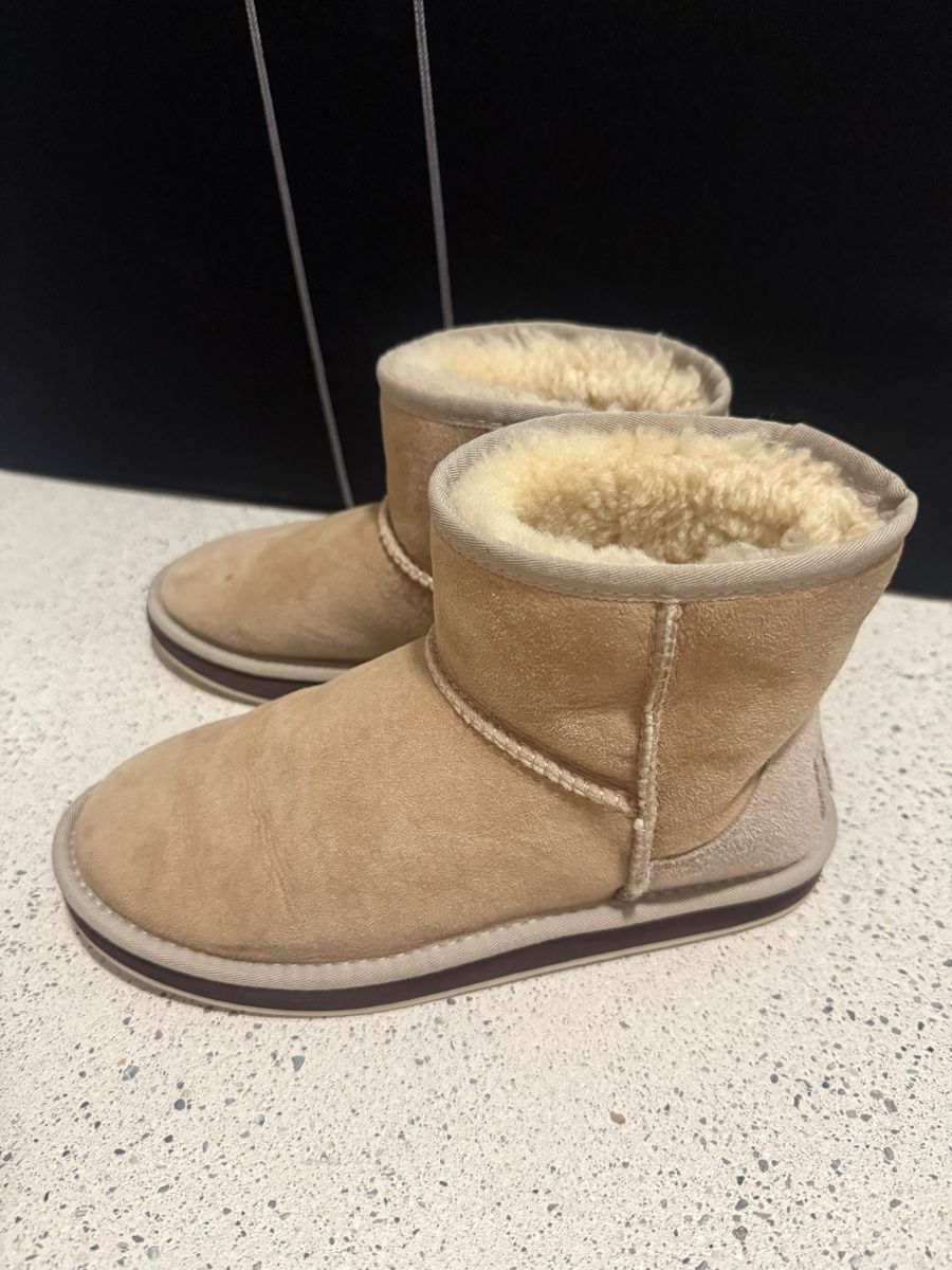 Ugg Scarpe da uomo: Ugg Boots – Nuovo (secondo la descrizione) da Zürich venduto da ChickenNuget
