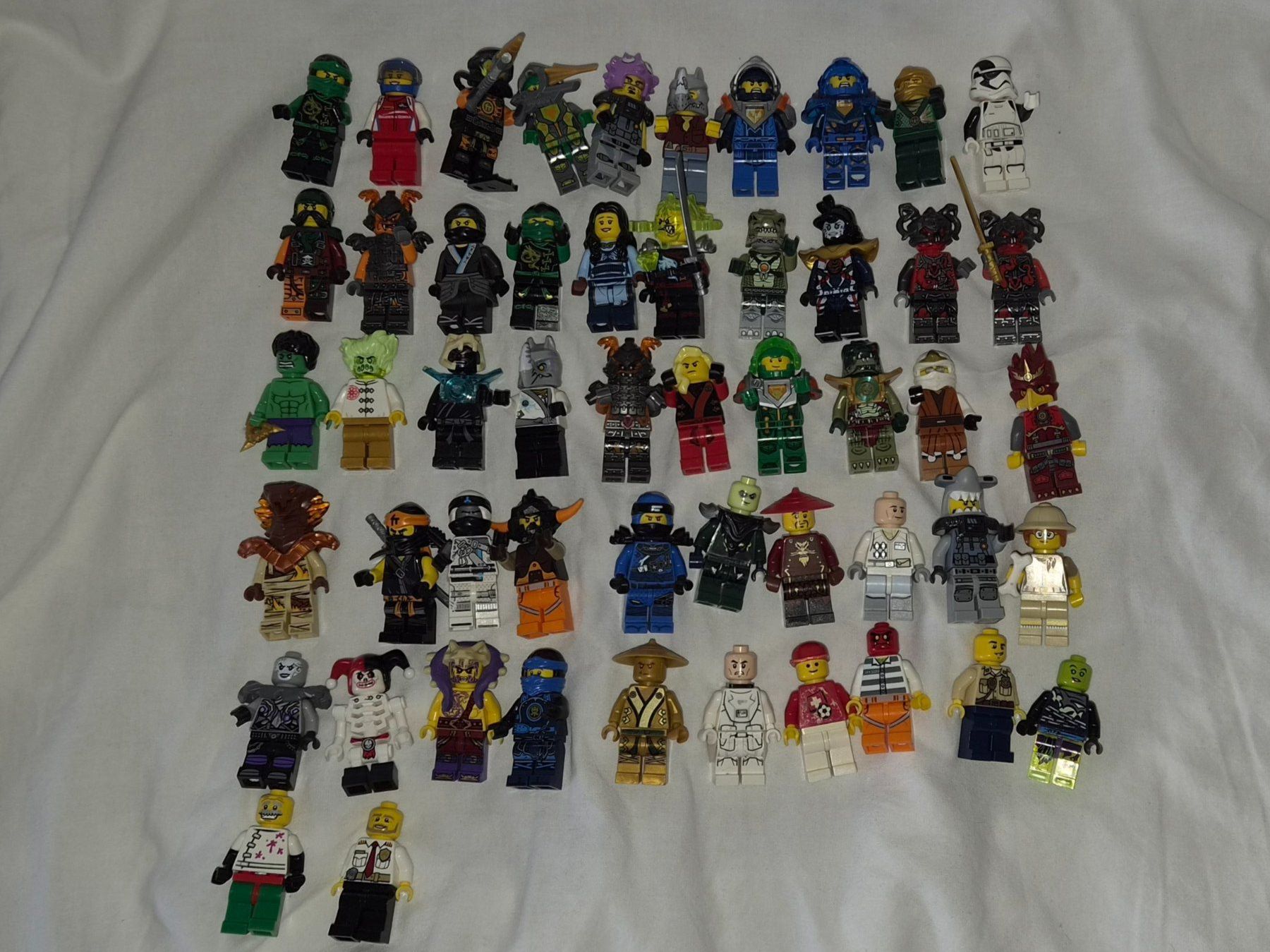 Lego Spielzeuge: LEGO Paket mit 52 Minifiguren – Gebraucht aus Horriwil von Hibiskus73