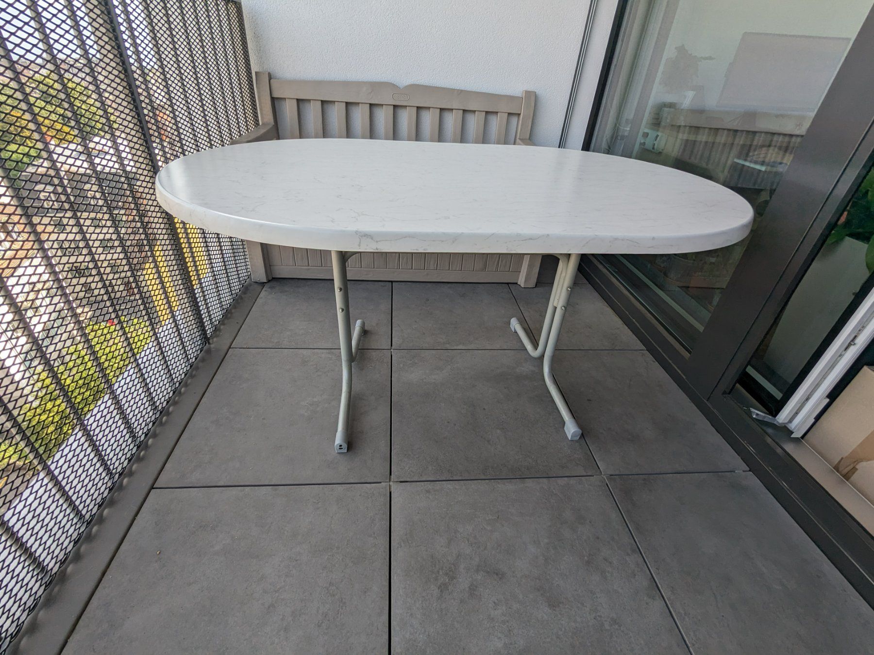 Tavoli: Table de balcon ou de jardin en Werzalit – Usato da LAUSANNE venduto da Fabir