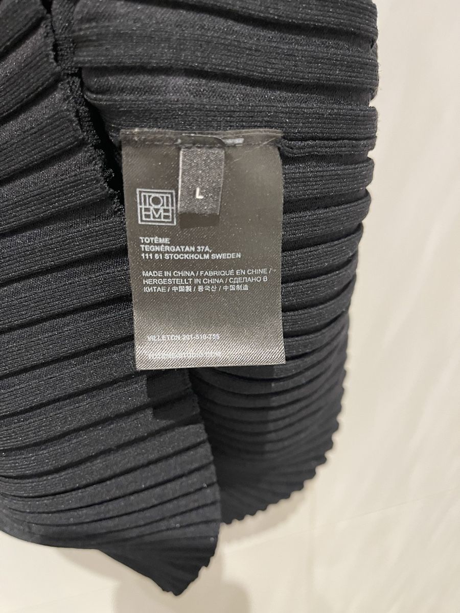 Totême Top: Schwarzes Rippstrick Top TOTEME – Usato da Mauren venduto da toppiloppi 4