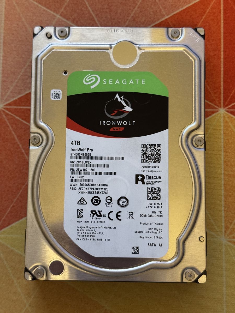 Disques durs: 2x Seagate Ironwolf 4TB – D'occasion à Goldau par vcore 1