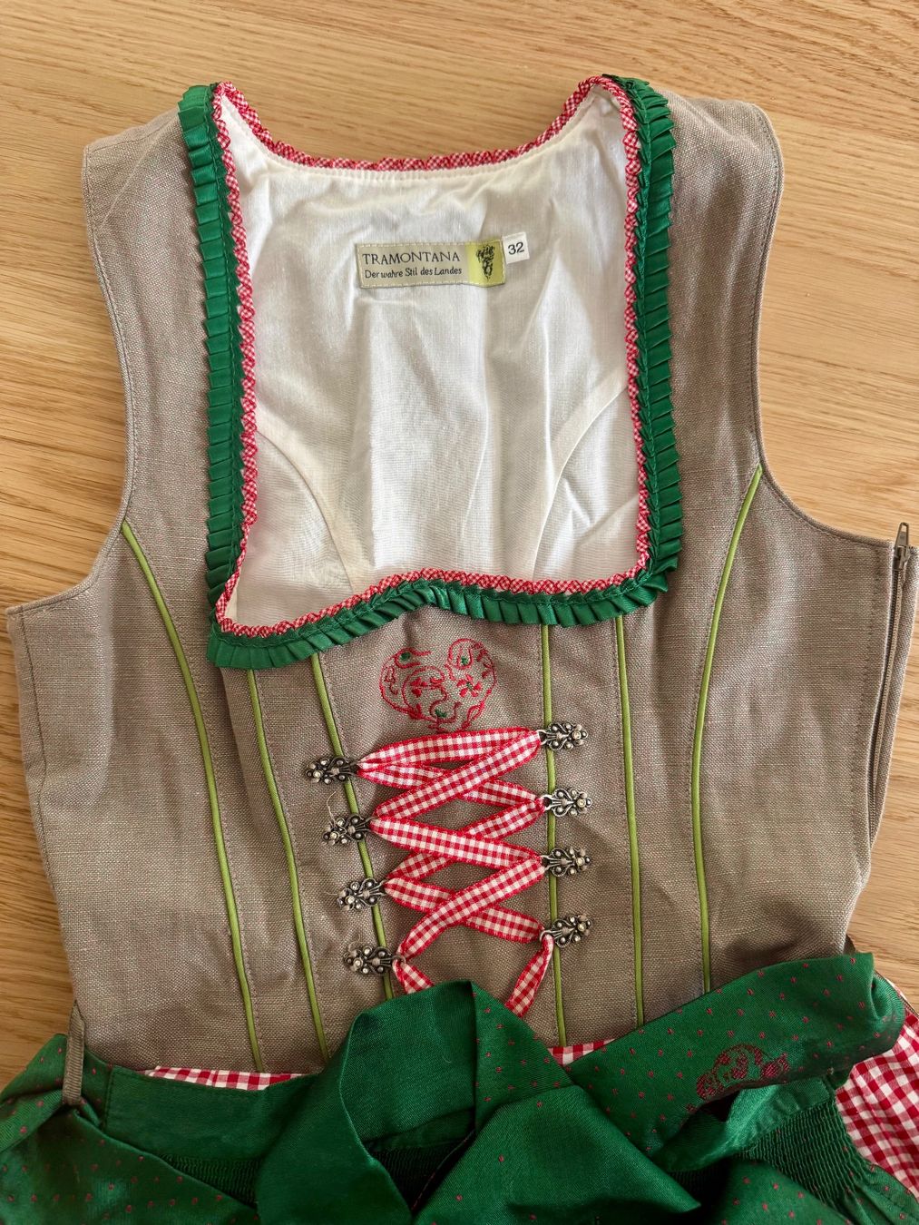 Kleider: Original Münchner DIRNDL, Grösse 32 – Gebraucht aus Herrliberg von kat_q7sj 7