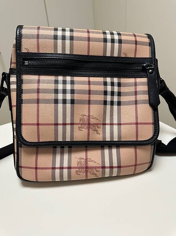 Burberry Sacs: Burberry Umhängetasche – D'occasion à Vallamand par zizou98