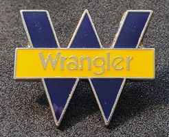 T867 - Pin Wrangler Jeans W Logo