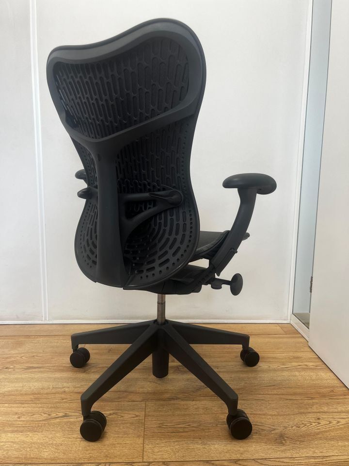 Herman Miller Chaises: Herman Miller Mirra 2 Graphite Butterfly – D'occasion à Purmerend par Offeco 3