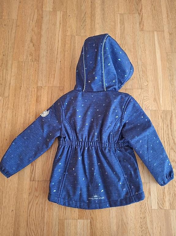 Vestes & Manteaux: Mädchensoftshelljacke Grösde 98 (eher klein geschnitten) – D'occasion à Dinhard par smallnicki 1