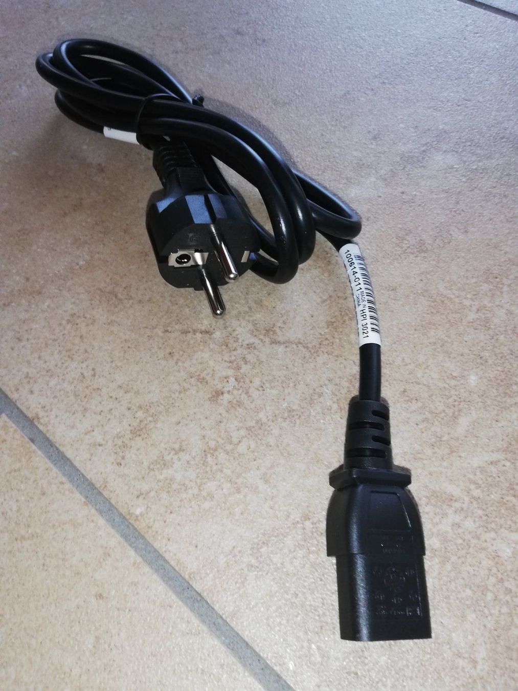 Cavi: Stromkabel 16A 250V 2 Meter FOXCONN – Nuovo (secondo la descrizione) da Lamone venduto da ken_8y7h