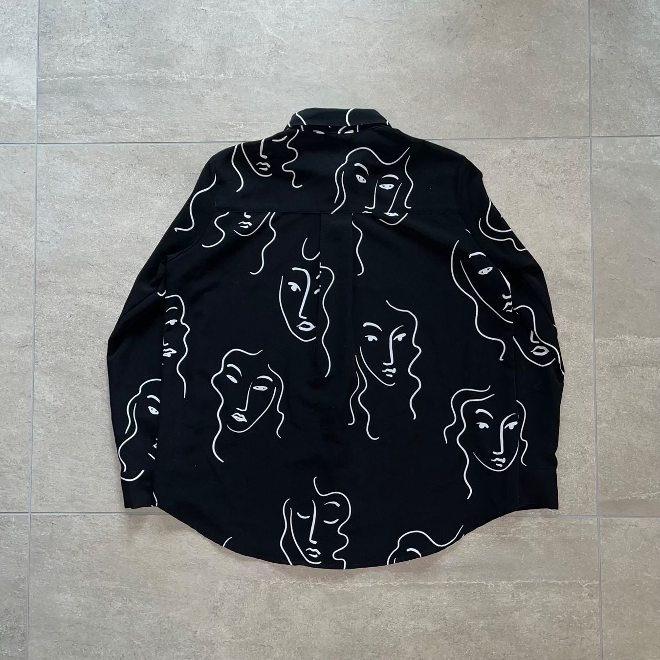 Monki Blusen: MONKI Shirt – Gebraucht aus Lausanne von sapiens_vintage 1