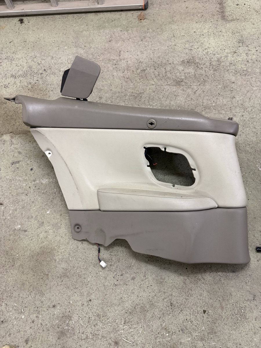 Volvo Tutti pezzi di ricambio auto: Seitenverkleidung Volvo C70 Cabrio – Usato da Bernhardzell venduto da HeicoVolvo 3