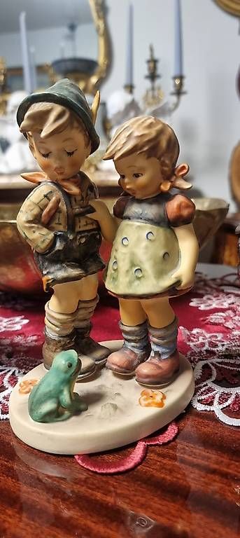Hummel Statuette: Goebel Hummel Figur, Geschwister – Usato da Kaufdorf venduto da Nati-Nati
