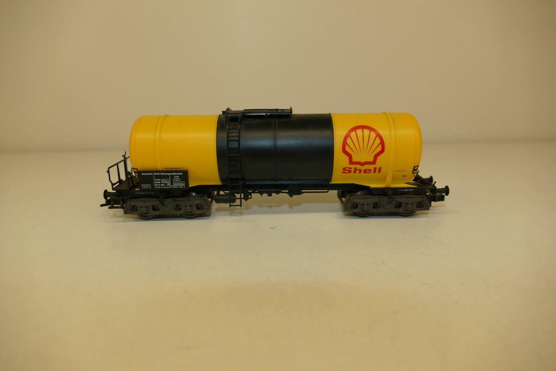 Fleischmann Modellini di ferrovie: Fleischmann H0: DB Kesselwagen Shell – Usato da Niederhasli venduto da rail-duerst 1