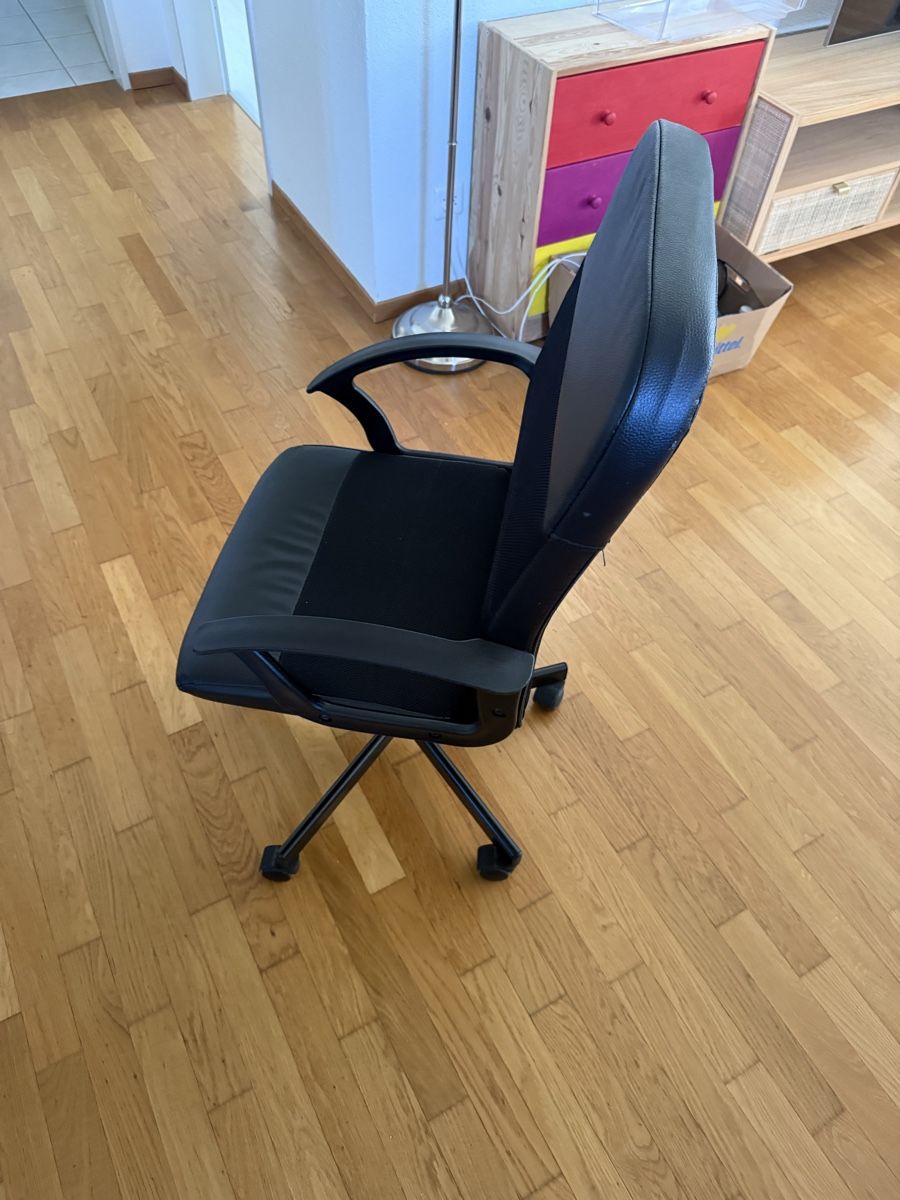 Chaises: Schwarzer Bürostuhl – D'occasion à Regensdorf par Skerk18 1