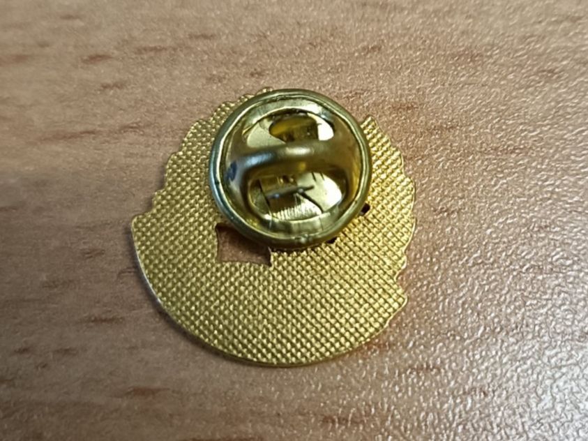 Placchette & Badge: VSSV ASTV Pin Box 32 – Usato da Köniz venduto da Pinscollect 1