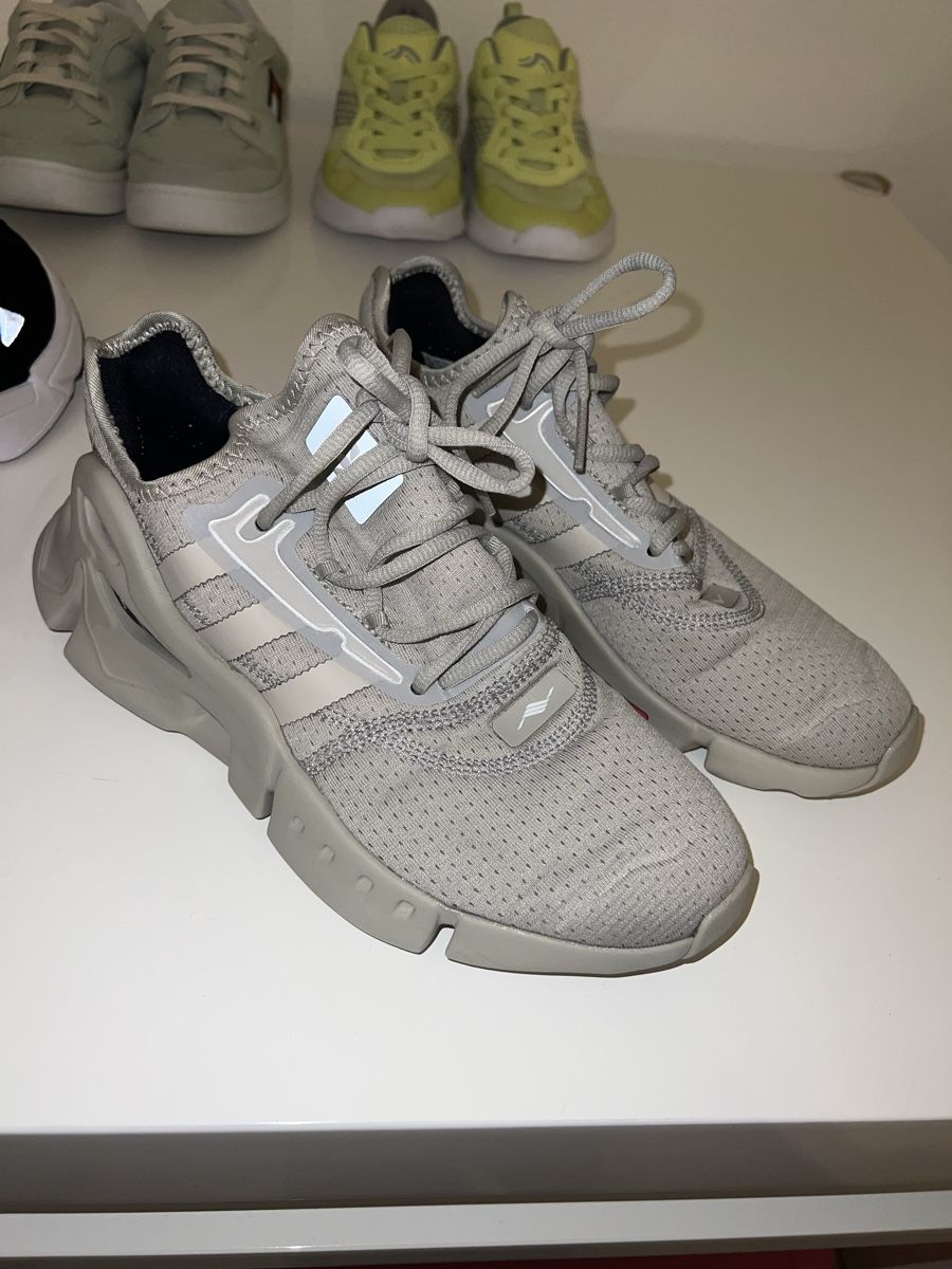 Adidas Damenschuhe: Adidas Damen Sneaker, Grau, Grösse 39 – Gebraucht aus Füllinsdorf von had_kv5k