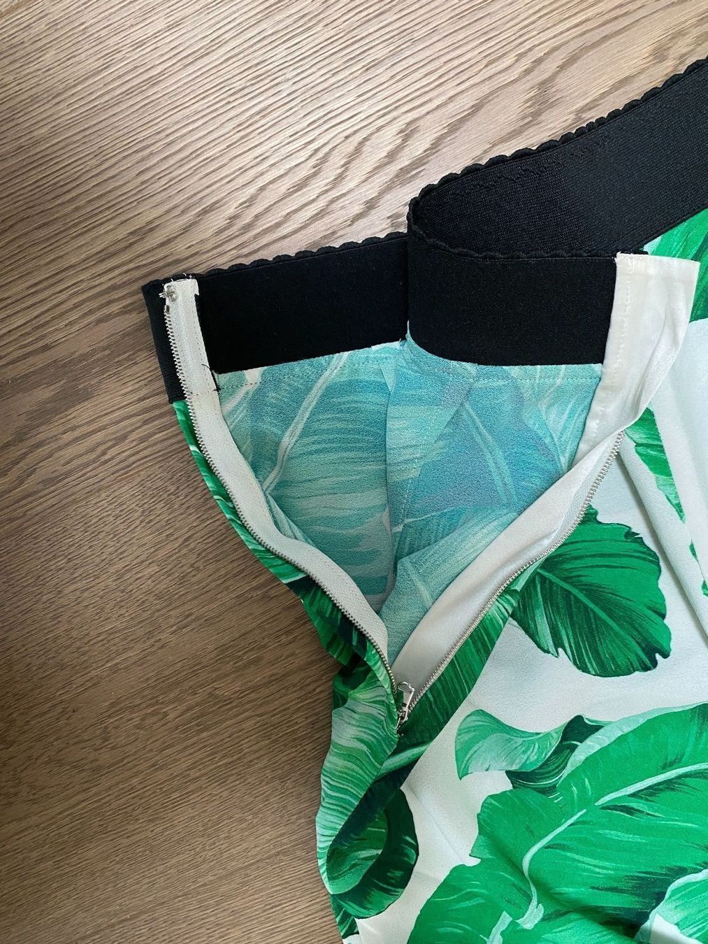 Dolce & Gabbana Pantaloni: Dolce & Gabbana Hosen mit Palmenprint – Usato da Meilen venduto da Emma_321 2