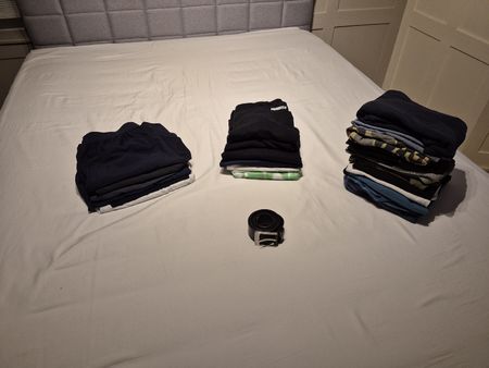 Kleiderpaket (gebraucht) + Ledergürtel. Siehe Beschreibung