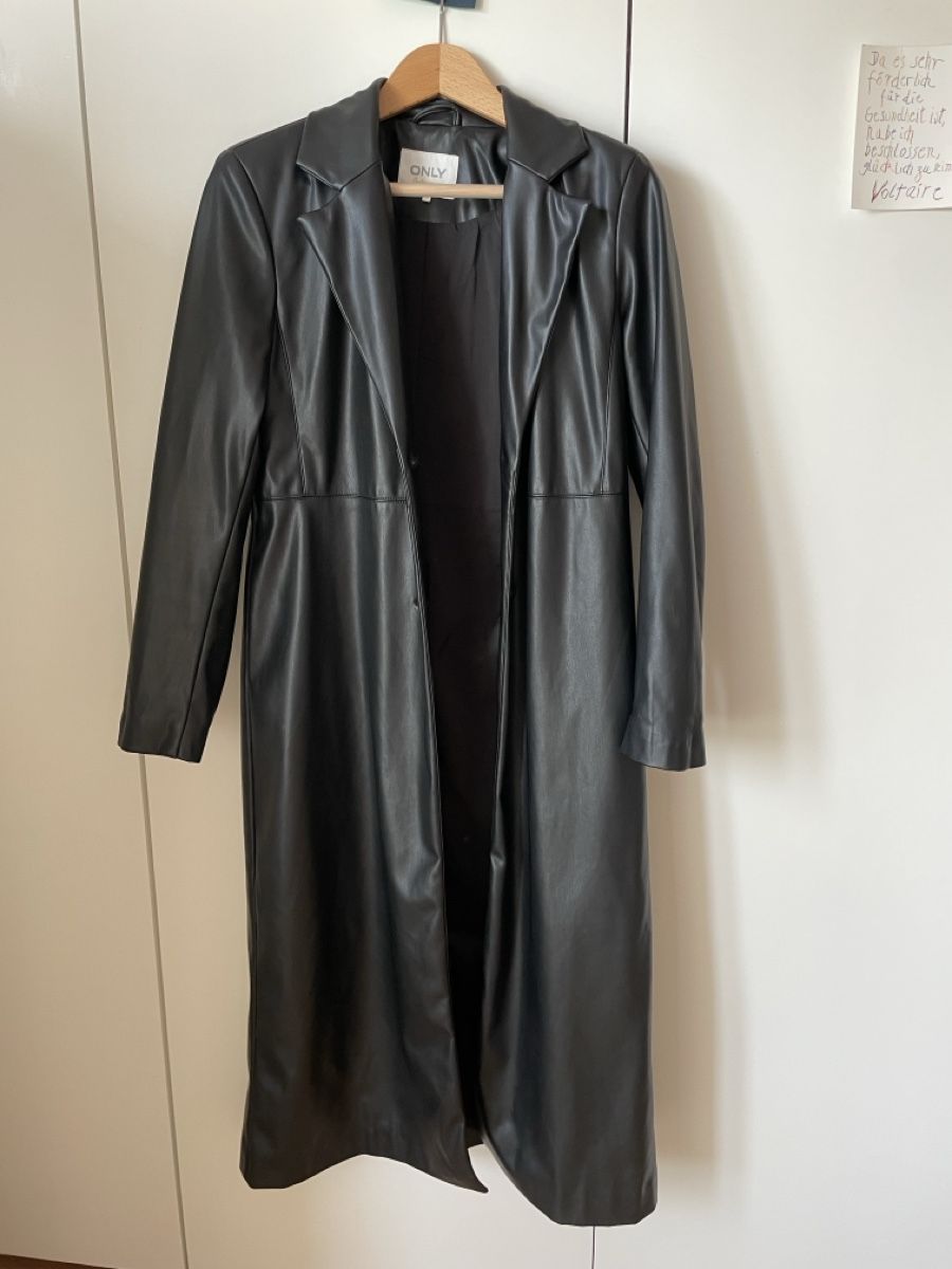 Cappotti: ALLES RAUS Mantel Kunstleder – Nuovo (secondo la descrizione) da Kloten venduto da simones.thriftshop