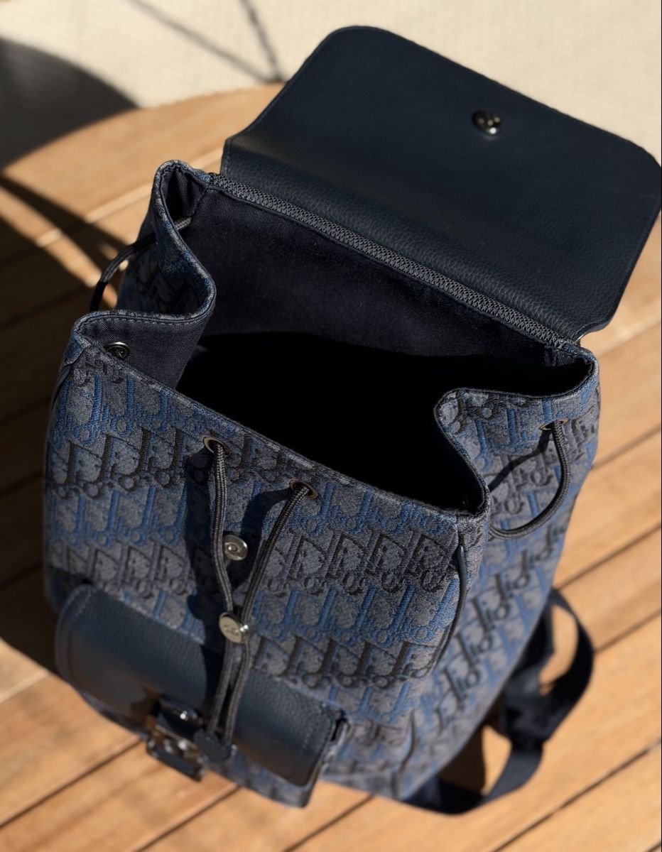 Dior Sacs à dos: Dior Backpack Navy Monogram – Neuf (Voir description) à Meilen par myc_h9kw 2