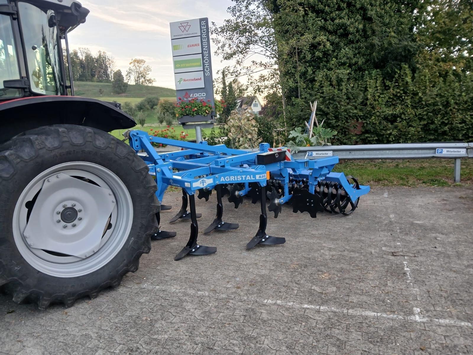 Massey Ferguson Traktoren: Traktor mit Grubber – Gebraucht aus Hagenwil von Wclaas