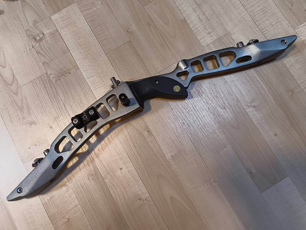 Bogenschiessen: Arc recurve complet Win&Win Forged+ 25" + viseur Arc Système – Gebraucht aus Courtedoux von L.Garcia 1