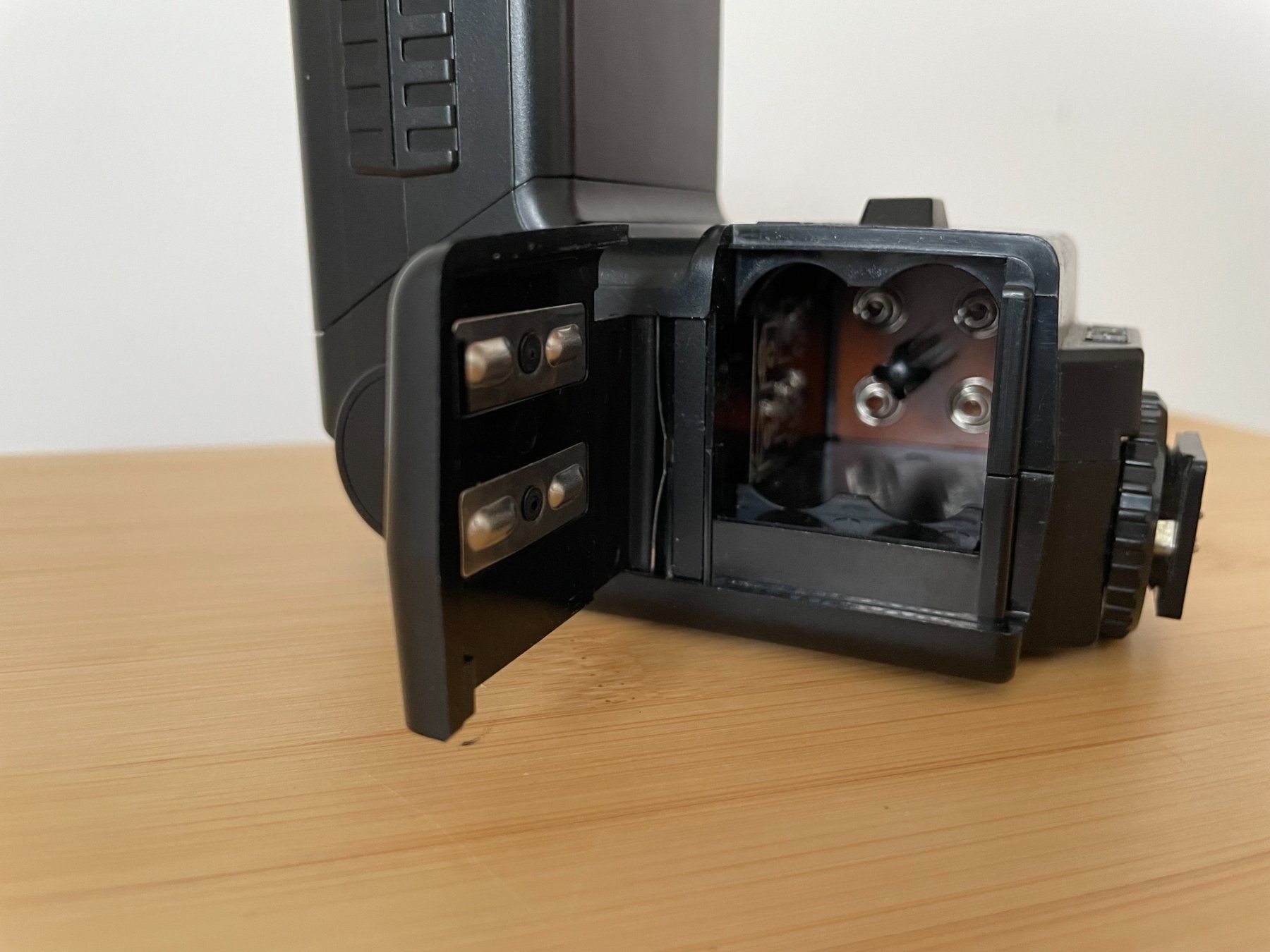 Pentax Flash: Flash Pentax AF240Z – Usato da Petit Lancy venduto da gil_hr6v 6
