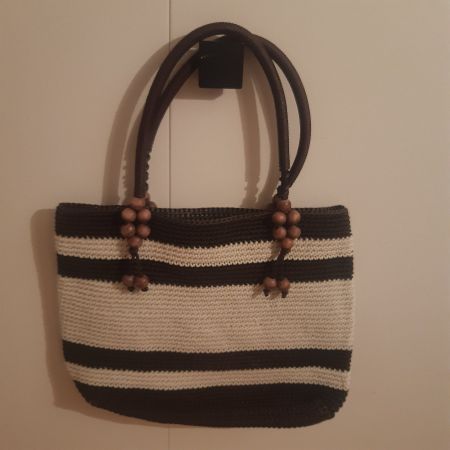 Gehäkelte Handtasche mit Holzperlen - Sommer-Look!