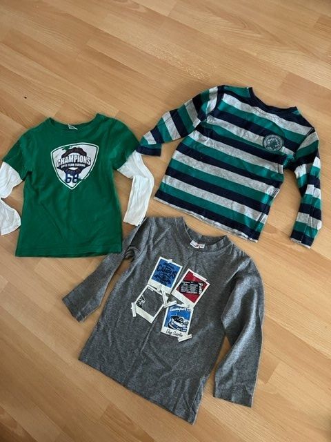 Lotti & Set di vestiti: Blusen Pakette Gr.104 – Usato da Wabern venduto da MagdalenaWabern