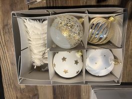 Luxuriöse Weihnachtskugeln – 24 handverlesene Schmuckstücke