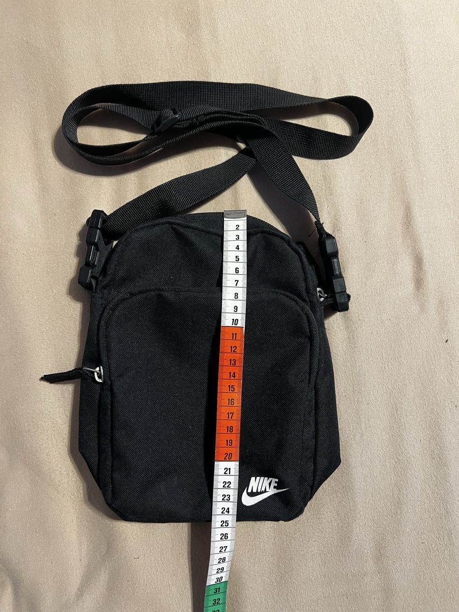 Nike Autres vêtements & accessoires: Nike Umhängetasche – D'occasion à Hölstein par nursbeste 1