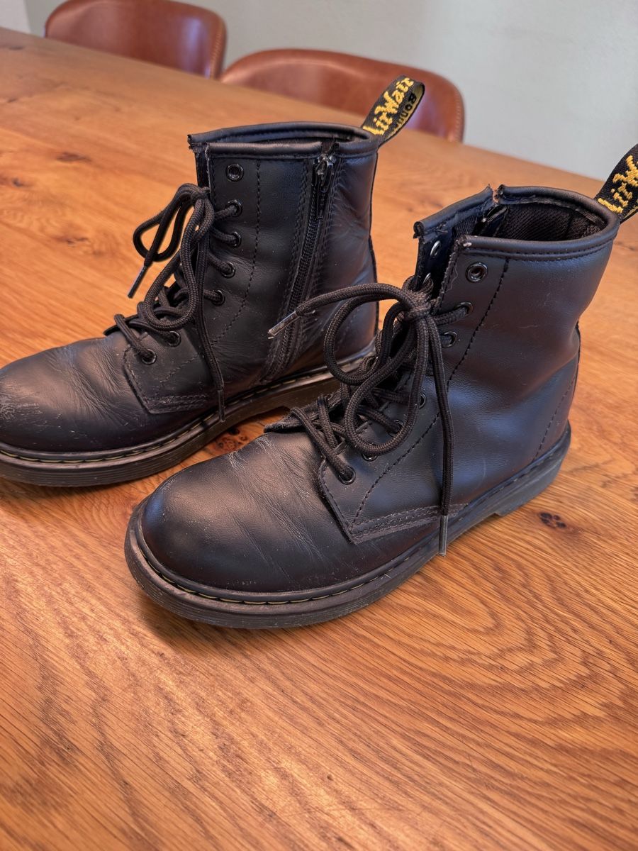 Dr. Martens Scarpe per ragazzi: Dr. Martens Boots Grösse 36   – Usato da Niederbüren venduto da Oetschli 9