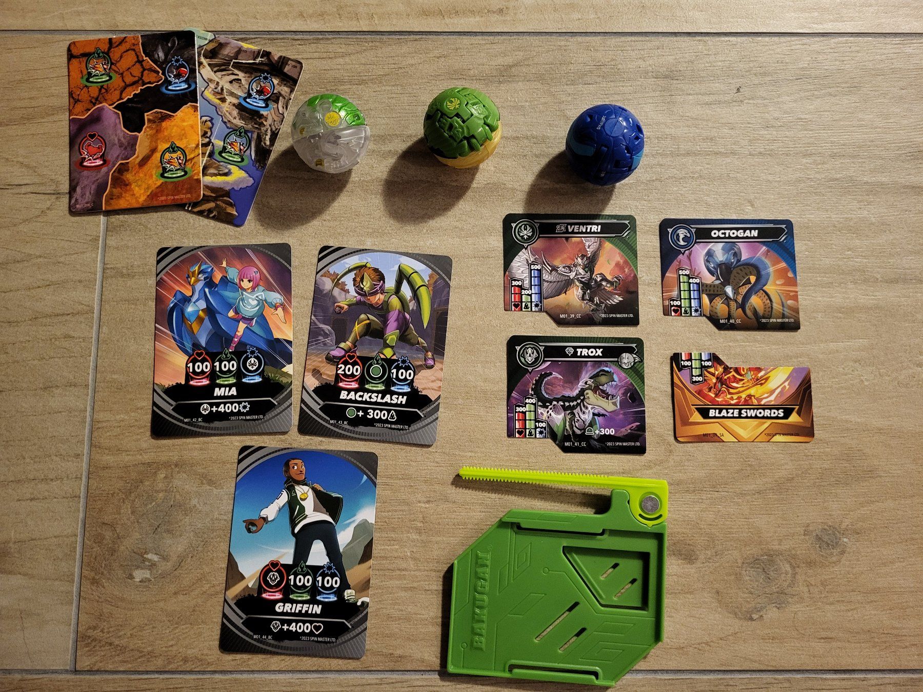 Spielzeuge: Lot de 3 Bakugan avec carte lanceur – Gebraucht aus Vucherens von Marine-DM