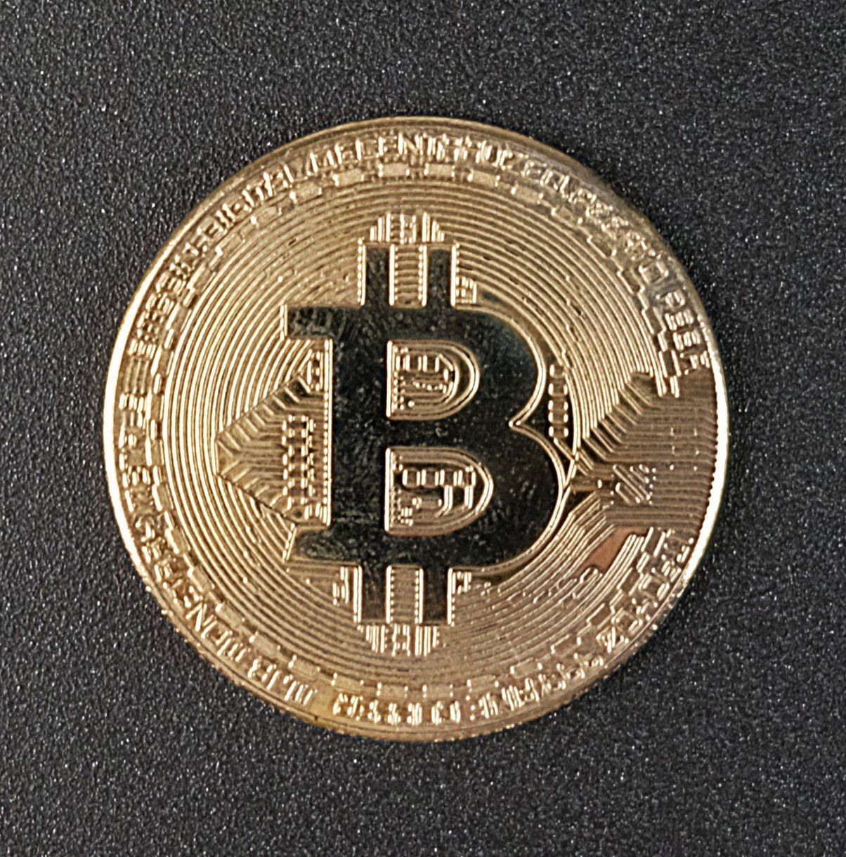 Tutti le monete: Schwebende Bitcoin Münze mit Vitrine und Box – Usato da Volketswil venduto da brockipfannenstil 2