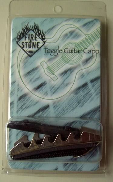 Strumenti musicali: Kapodaster curved für Western- oder E-Gitarre – Nuovo e nell'imballaggio originale da Basel venduto da Pickman