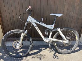 Vollgefedertes Fahrrad (Fully) UMF 1