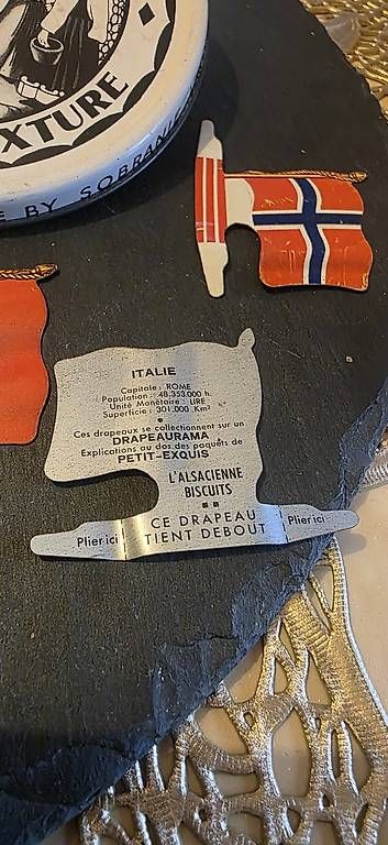 Bandiere: Vintage Flaggen Set aus Metall – Usato da Kaufdorf venduto da Nati-Nati 1