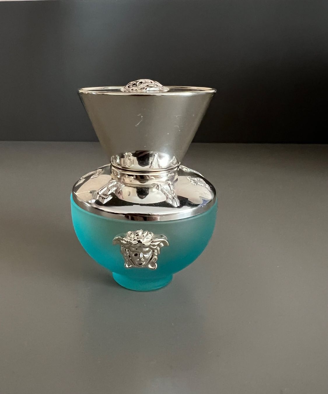 Versace Parfum & Eau de Toilette: Versace Dylan Turquoise Eau de Toilette 30ml - Sommerduft – Neu (gemäss Beschreibung) aus Wetzikon ZH von sar_vnk8