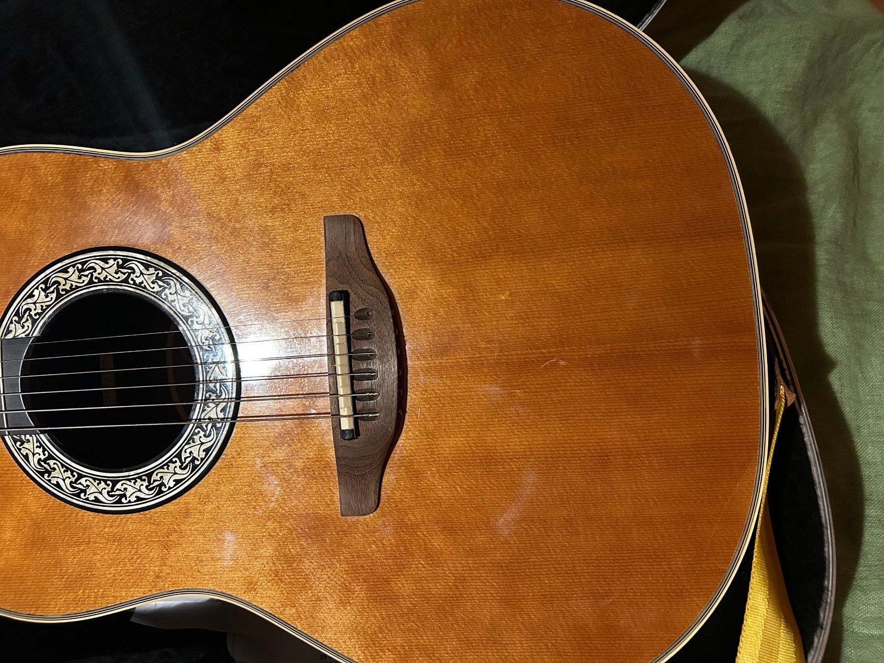Ovation Strumenti musicali: Ovation Gitarre mit Koffer – Usato da Huttwil venduto da Hallihall3 6