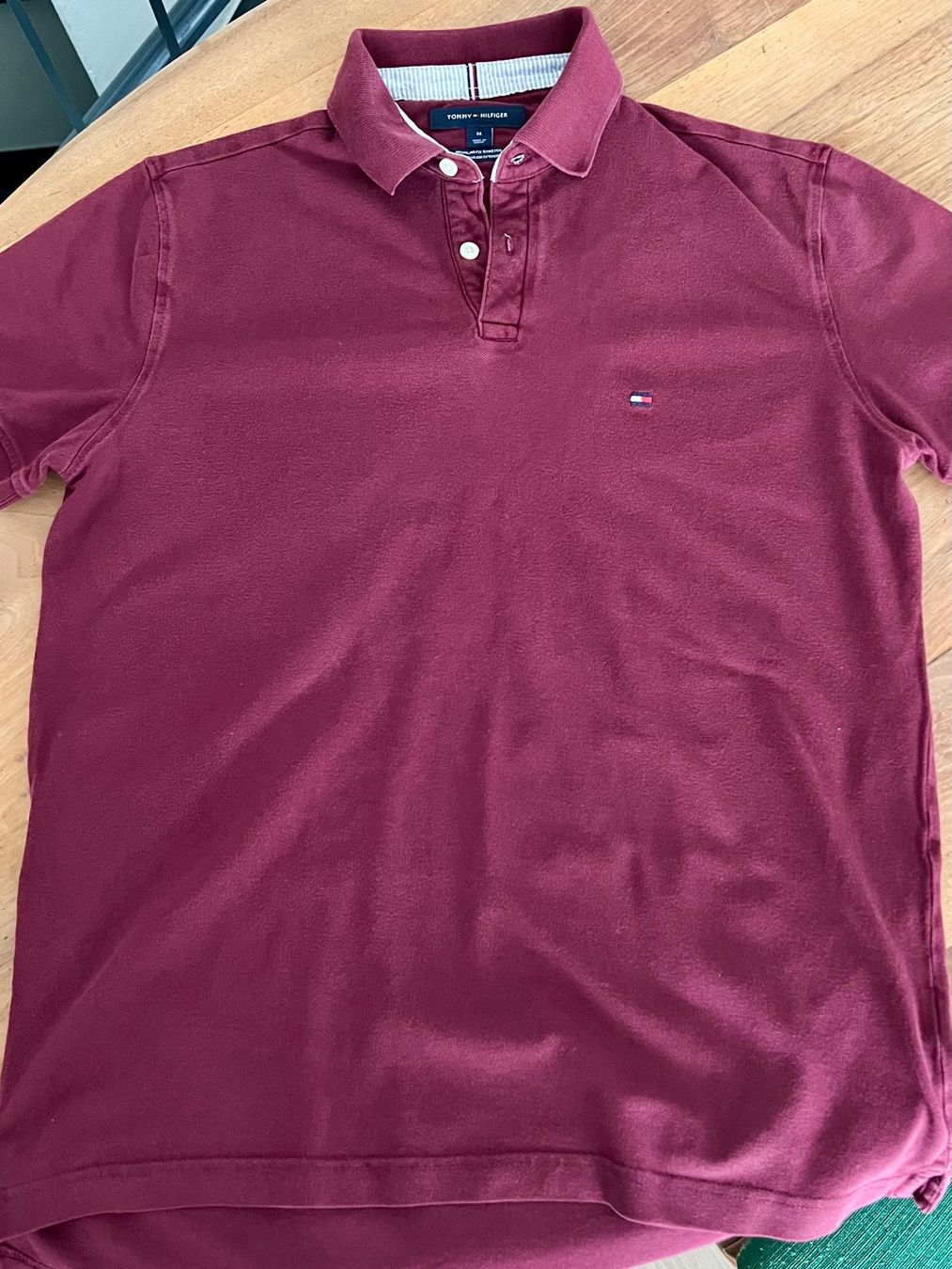 Tommy Hilfiger Polo-Shirts: Tommy Hilfiger Polo Bordeaux Regular Fit Gr. M – Gebraucht aus Rapperswil SG von Keller_Pipo 1