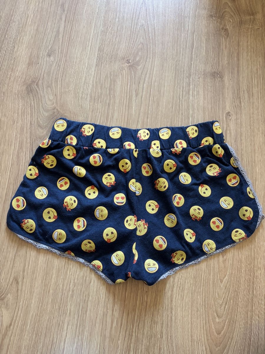 Négligés & Pyjamas: Emoji Shorts gr. M – Neuf (Voir description) à Solothurn par amelie.br 1