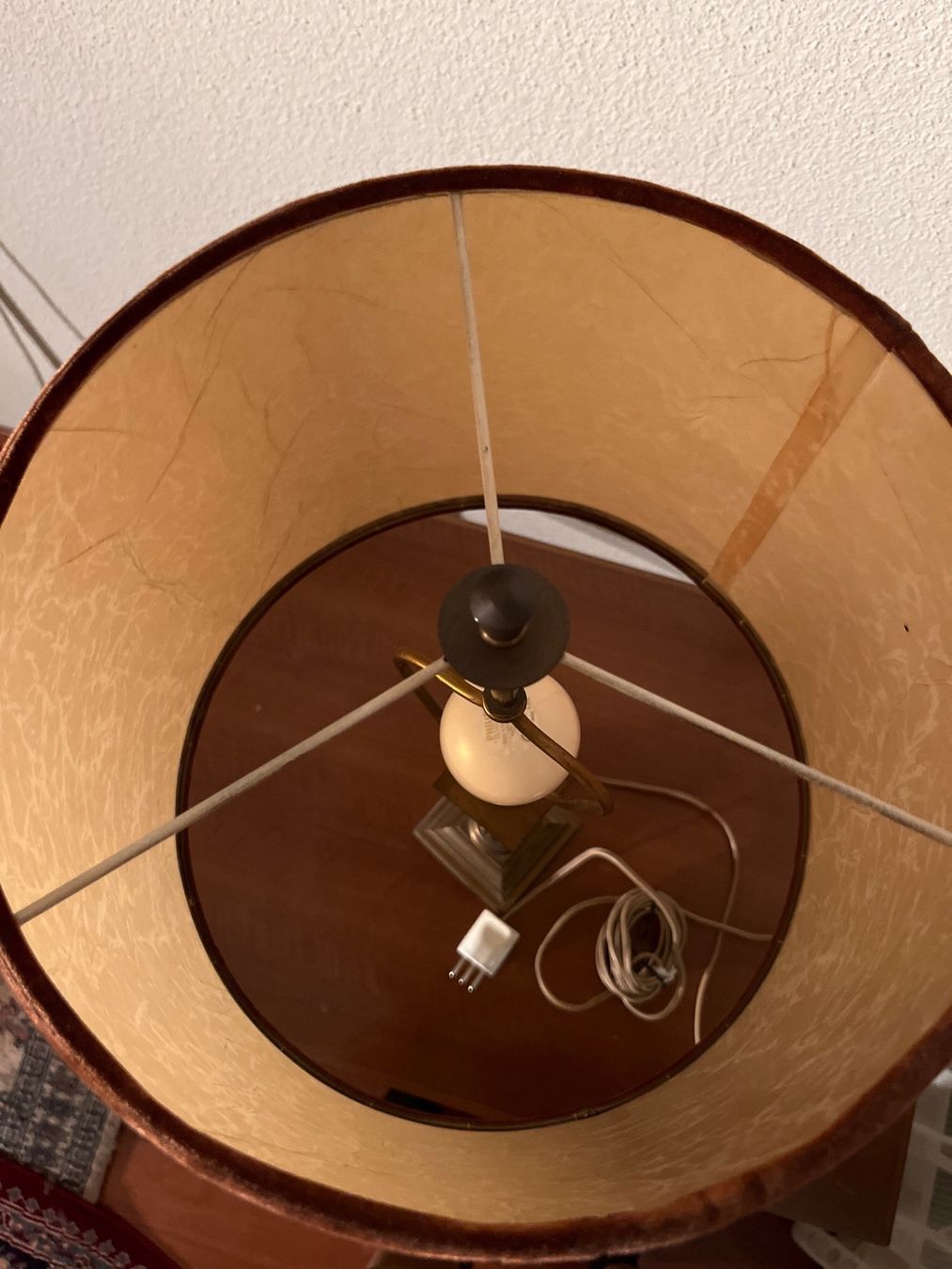 Lampen: Vintage Tischlampe mit Papierschirm – Gebraucht aus Luzern von Jiggy_8898 4
