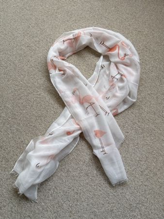 Sommerlicher Damen Schal von Depot mit Flamingo Motiv