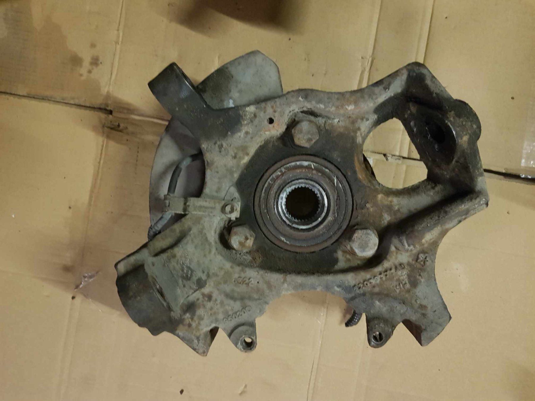 Dodge Tutti pezzi di ricambio auto: Achsschenkel vorne für Dodge Durango – Usato da Niedergösgen venduto da usc_8qc6 1