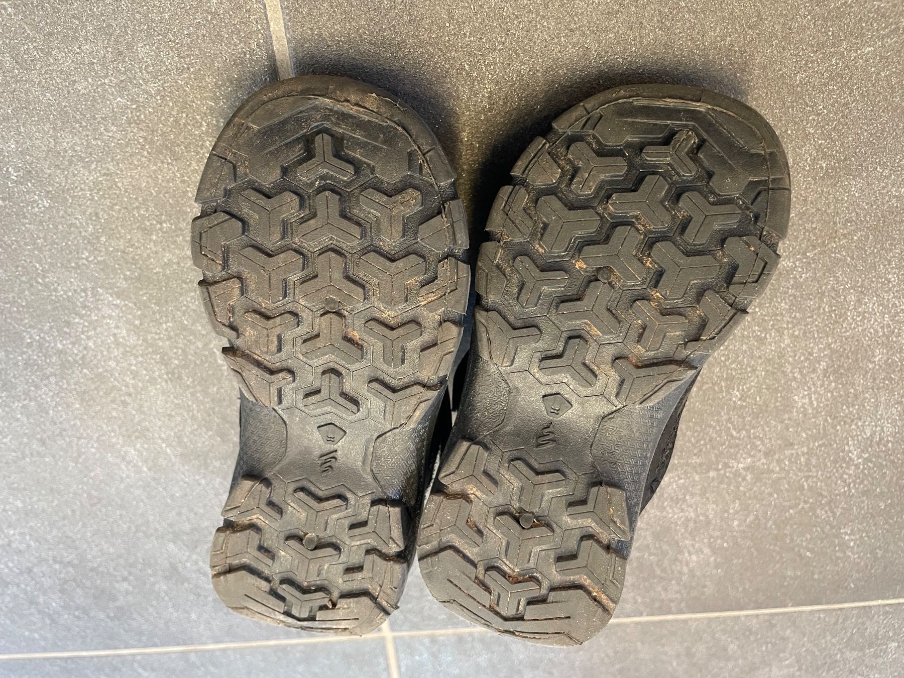 Schuhe für Jungen: Schwarze Schuhe – Gebraucht aus Winkel von jen_5wrx 2