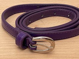 Schmaler Gürtel lila 110x1cm/NP17CHF PU Leder Metall